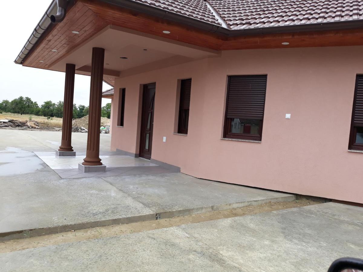Andi Apartman Pacir Экстерьер фото