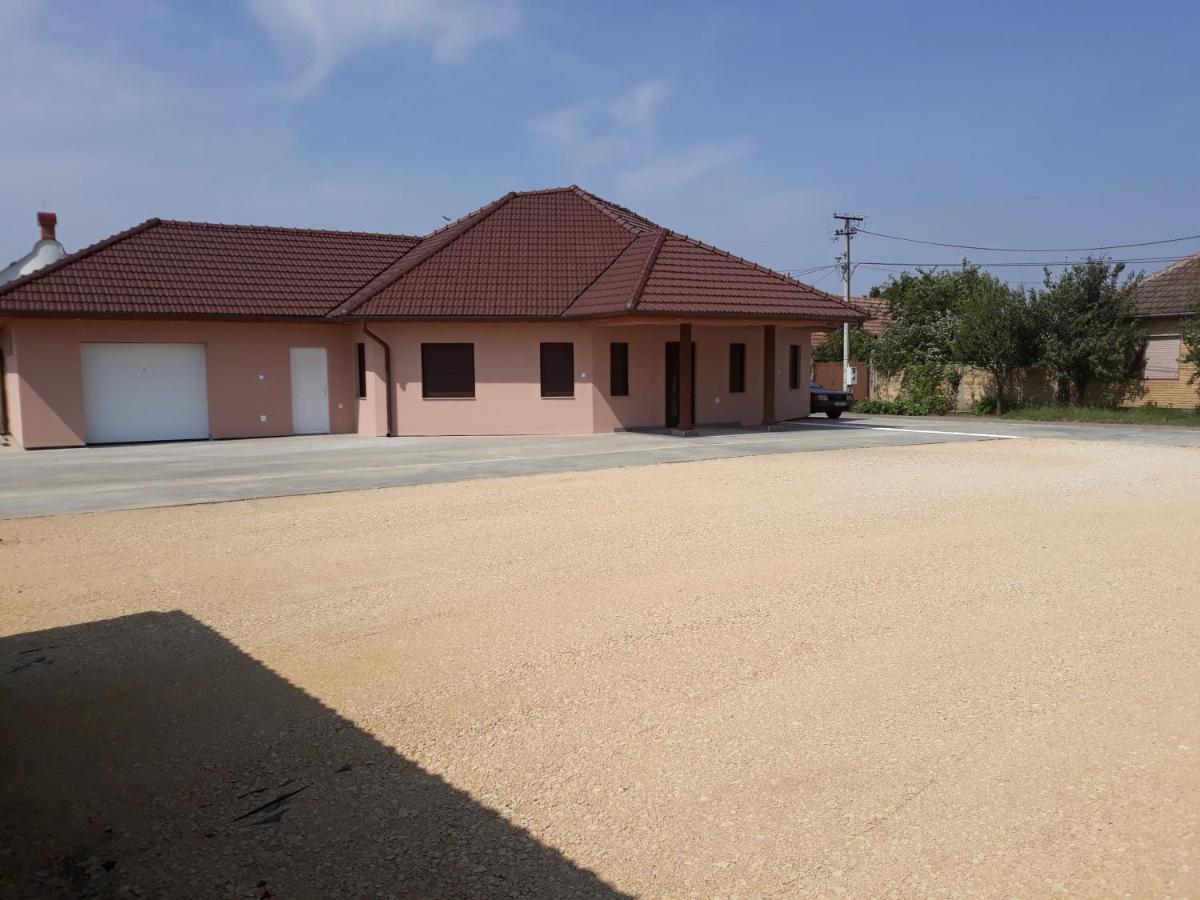 Andi Apartman Pacir Экстерьер фото